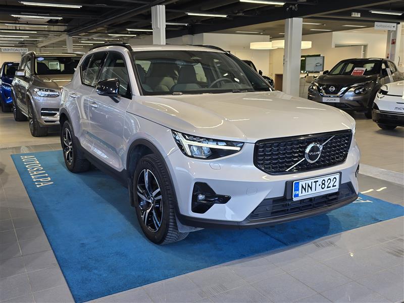 VOLVO XC40 2024