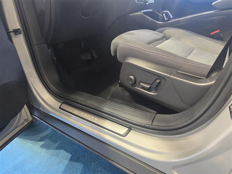 VOLVO XC40 2024