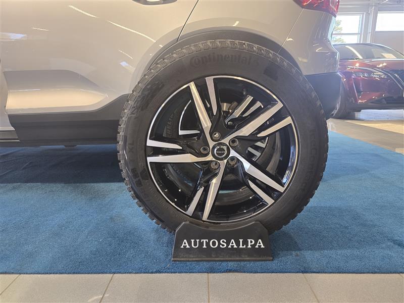 VOLVO XC40 2024