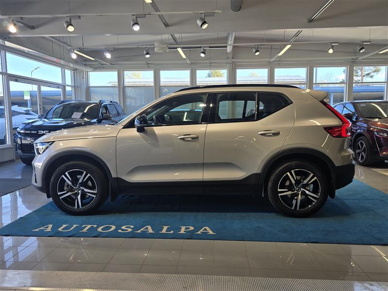 VOLVO XC40 2024