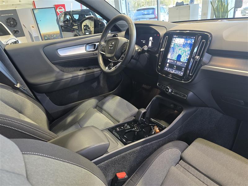 VOLVO XC40 2024
