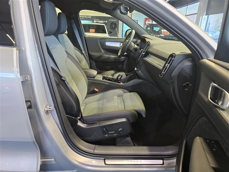 VOLVO XC40 2024