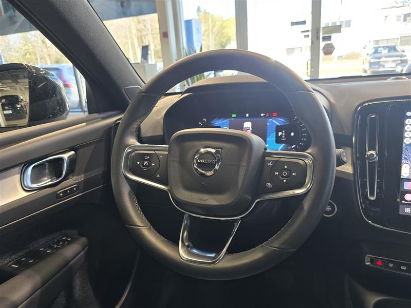VOLVO XC40 2024