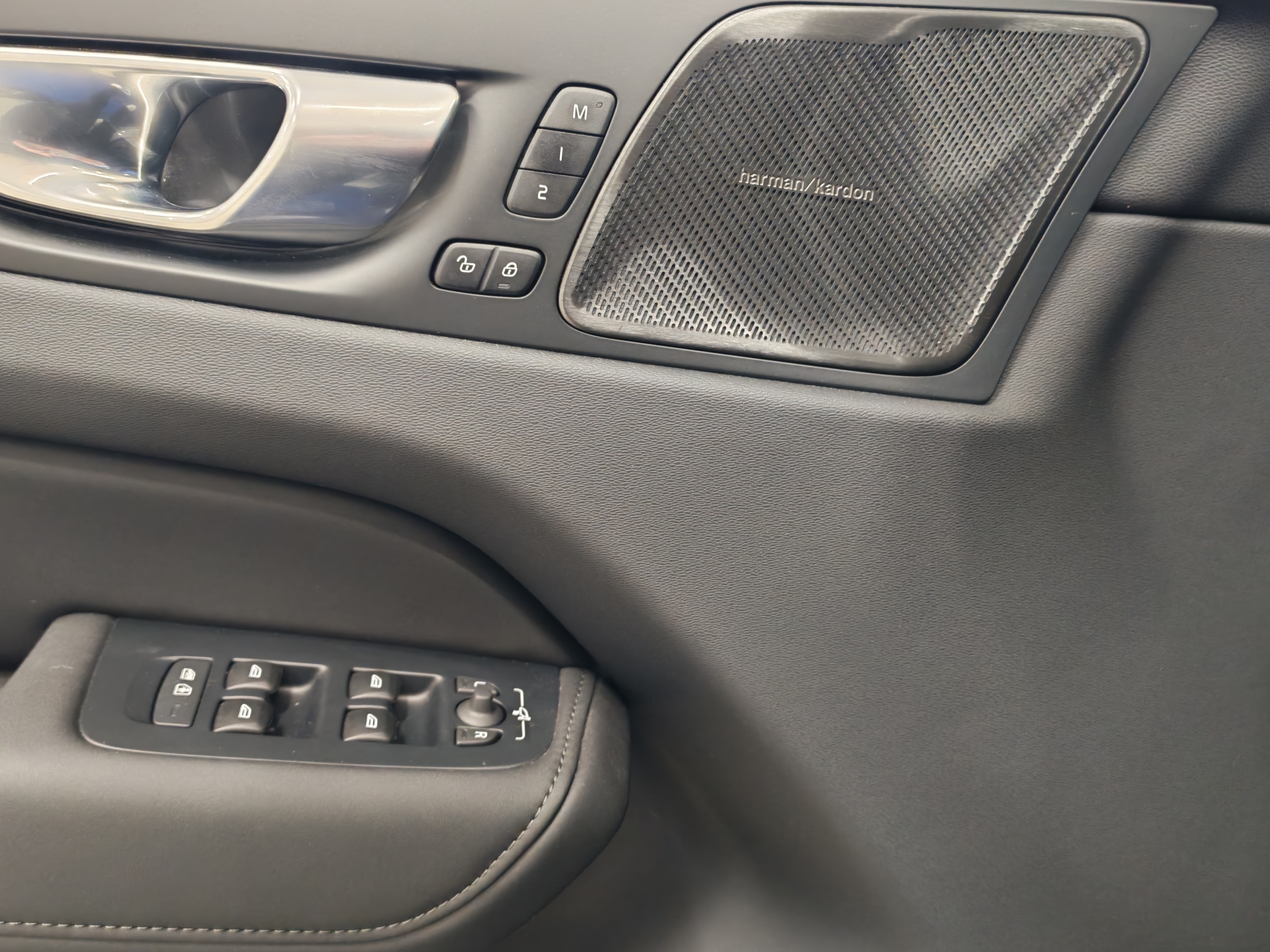 VOLVO XC60 2026
