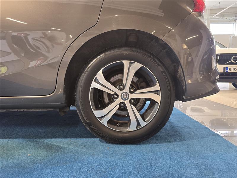 NISSAN Pulsar 2015