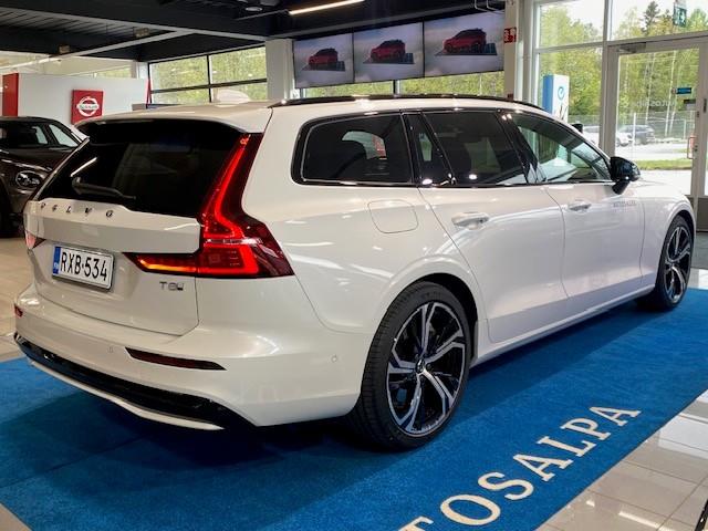 VOLVO V60 2025