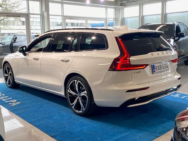 VOLVO V60 2025