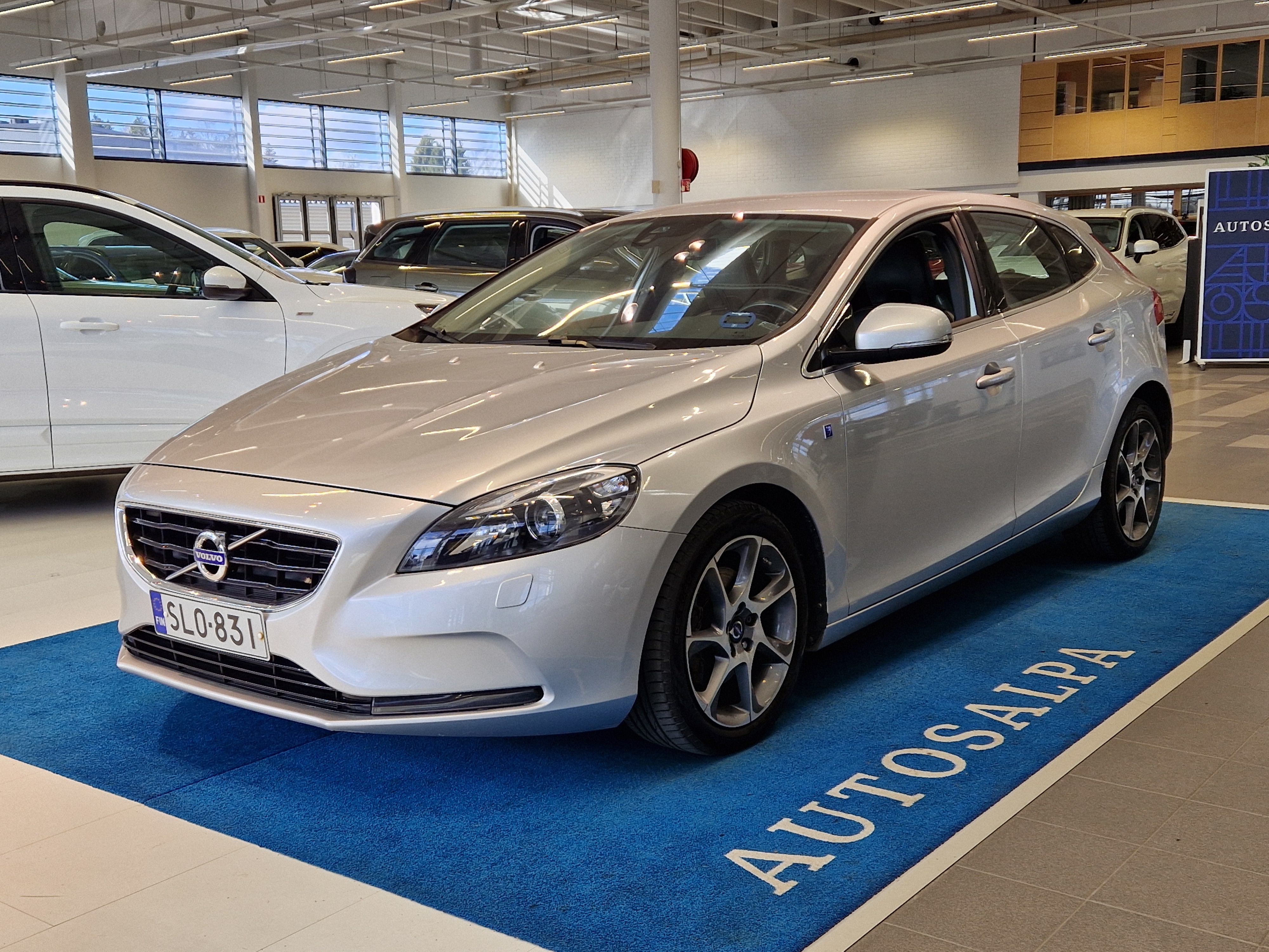 VOLVO V40 2015