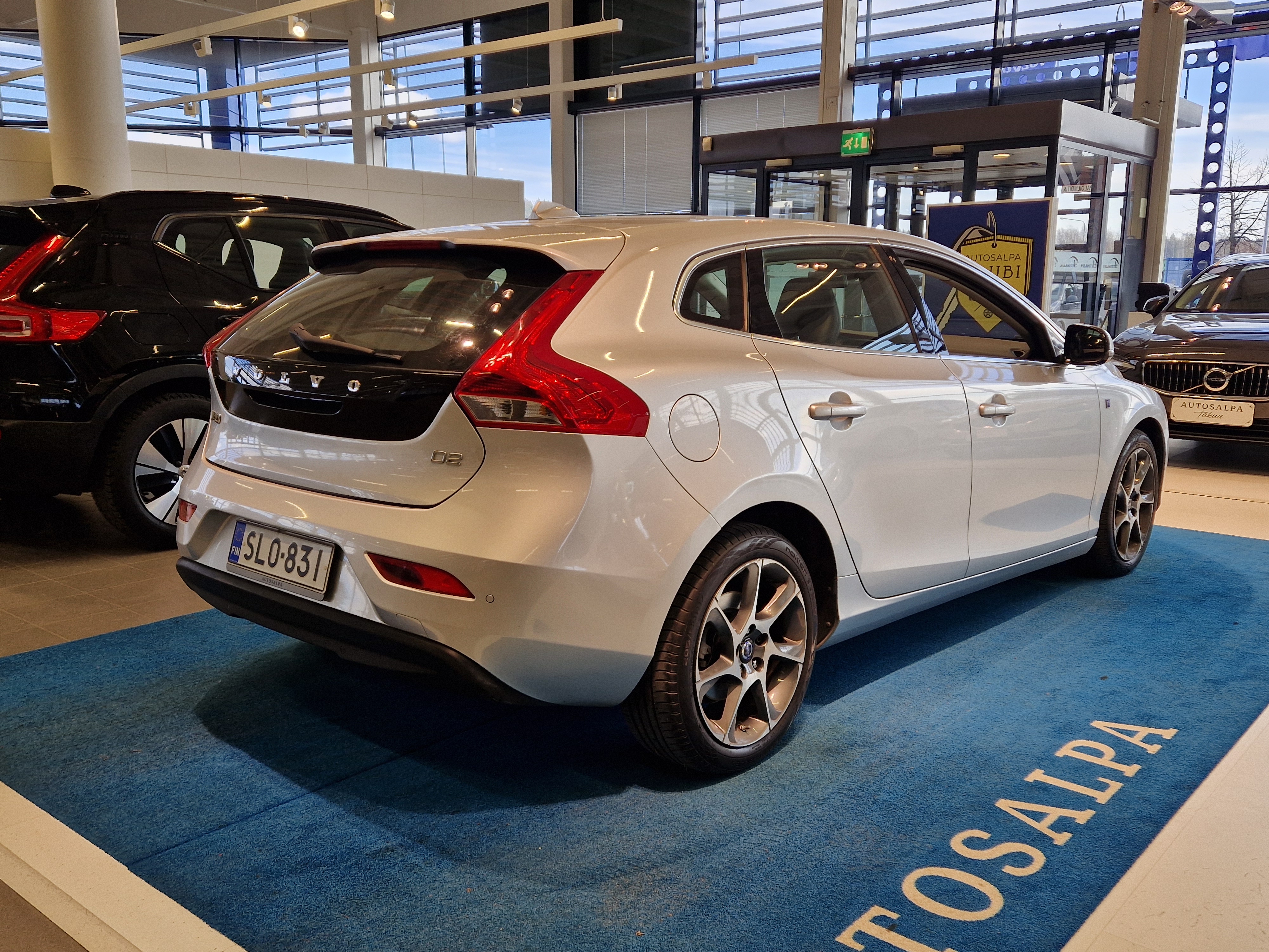 VOLVO V40 2015