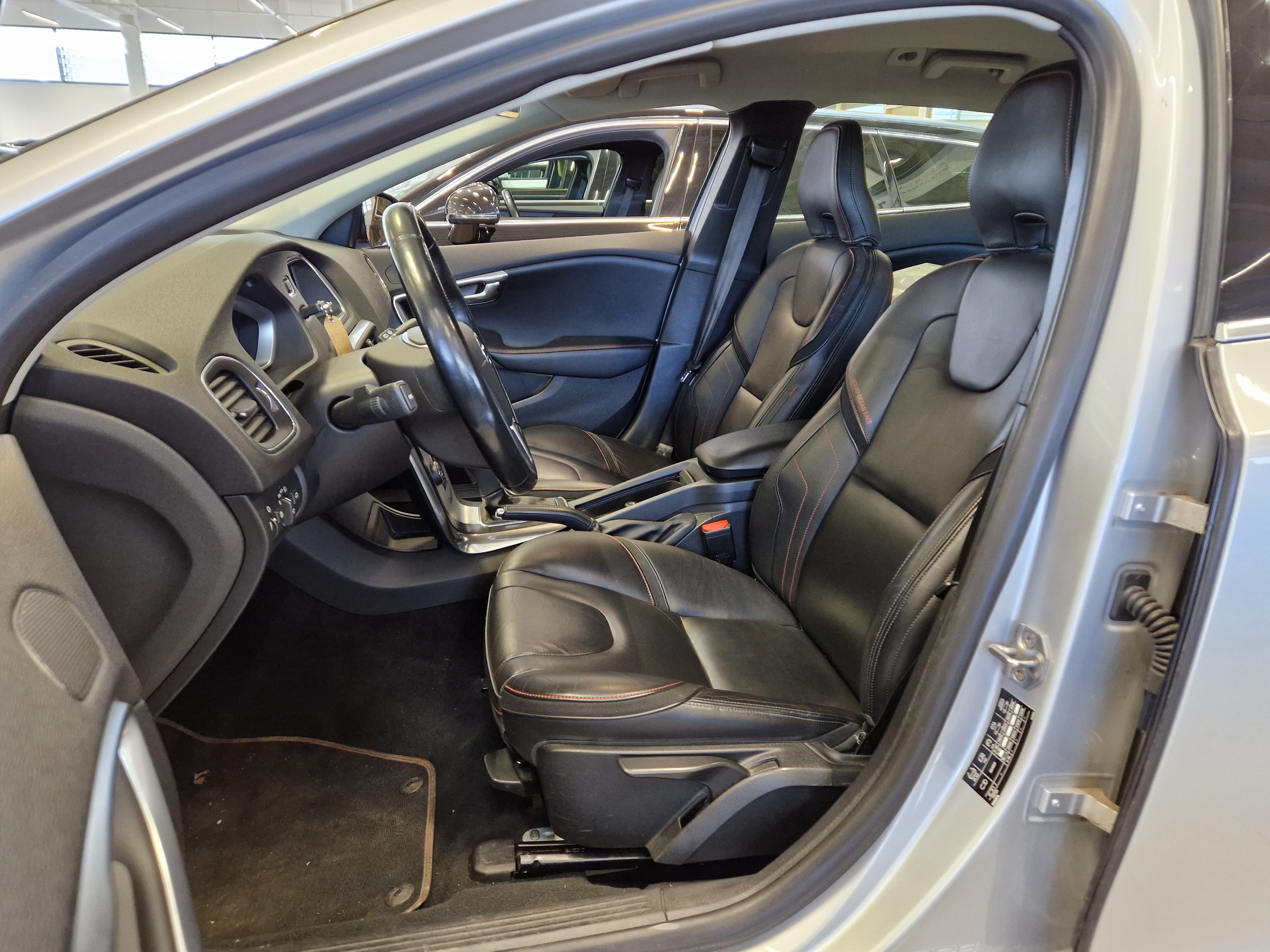 VOLVO V40 2015