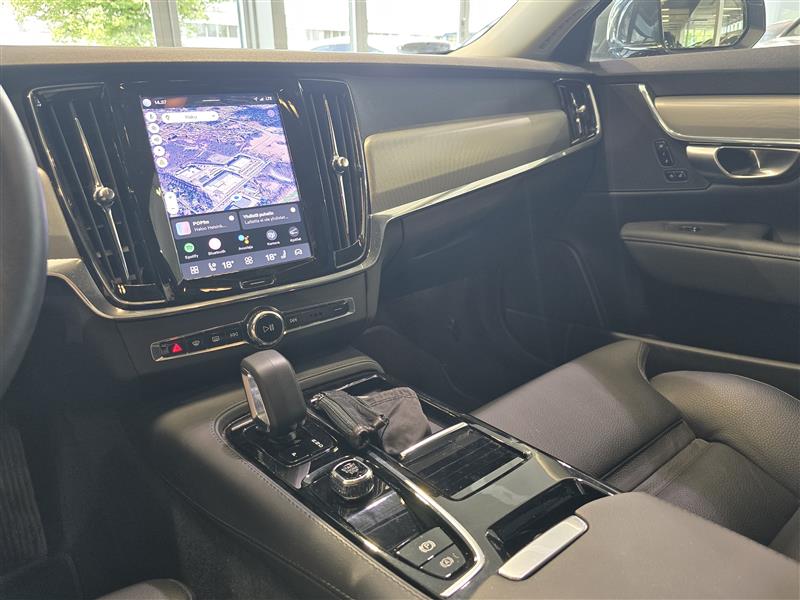 VOLVO V90 2024