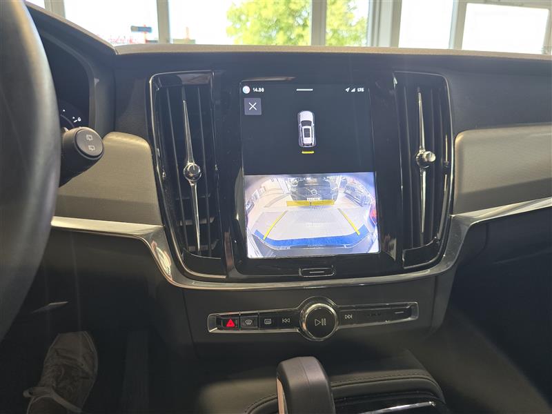 VOLVO V90 2024
