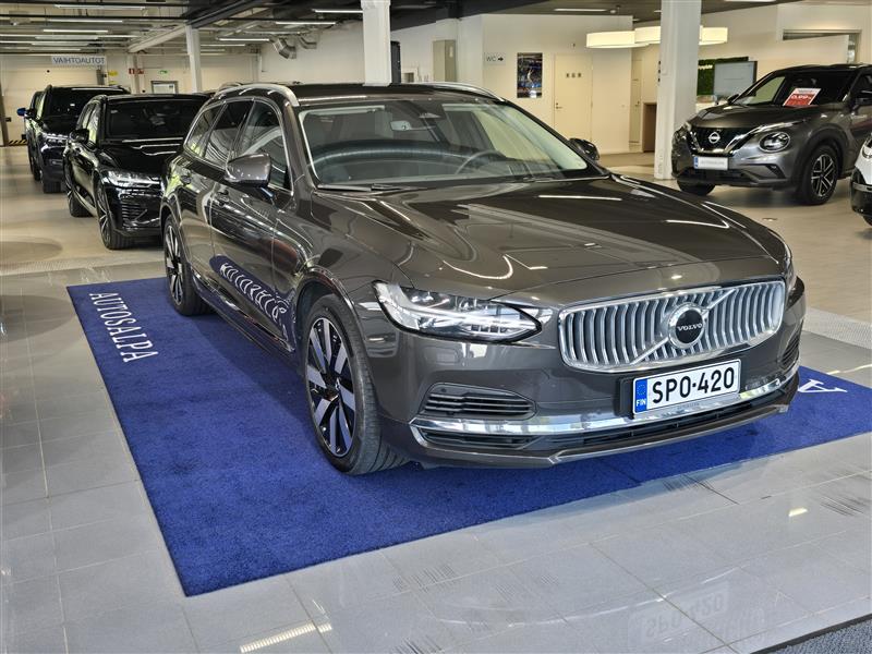 VOLVO V90 2024