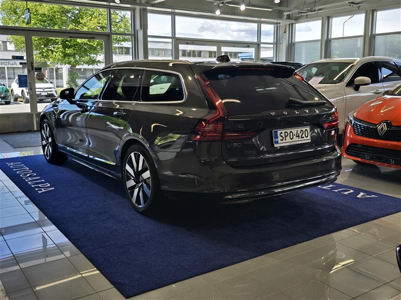 VOLVO V90 2024