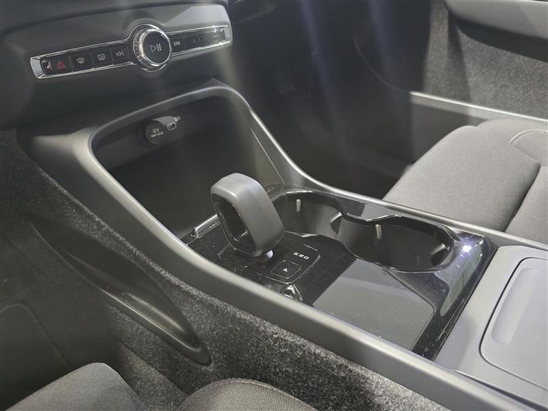 VOLVO C40 2024