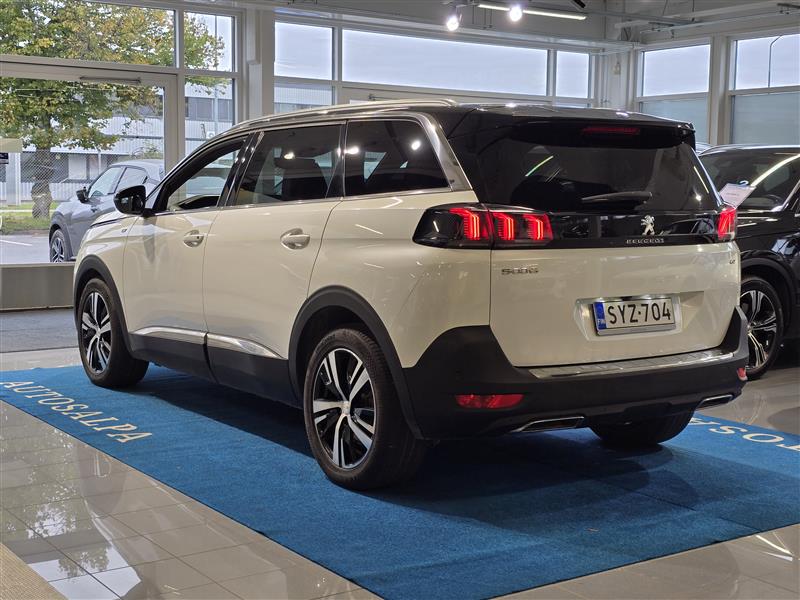 PEUGEOT 5008 2021