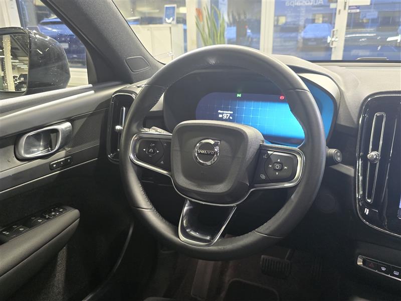 VOLVO XC40 2024
