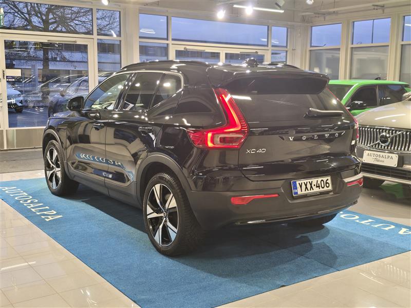VOLVO XC40 2024