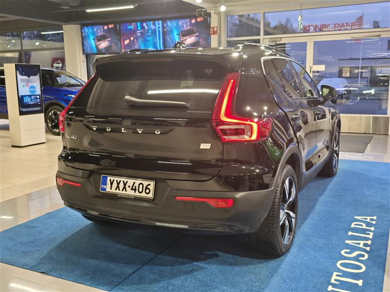 VOLVO XC40 2024