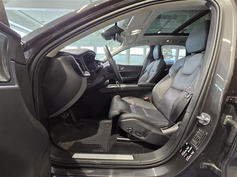 VOLVO XC60 2023