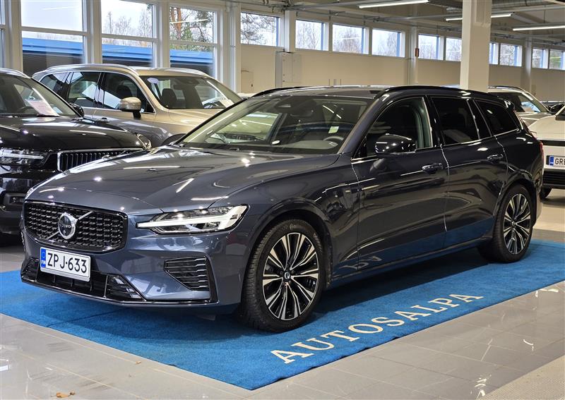 VOLVO V60 2025