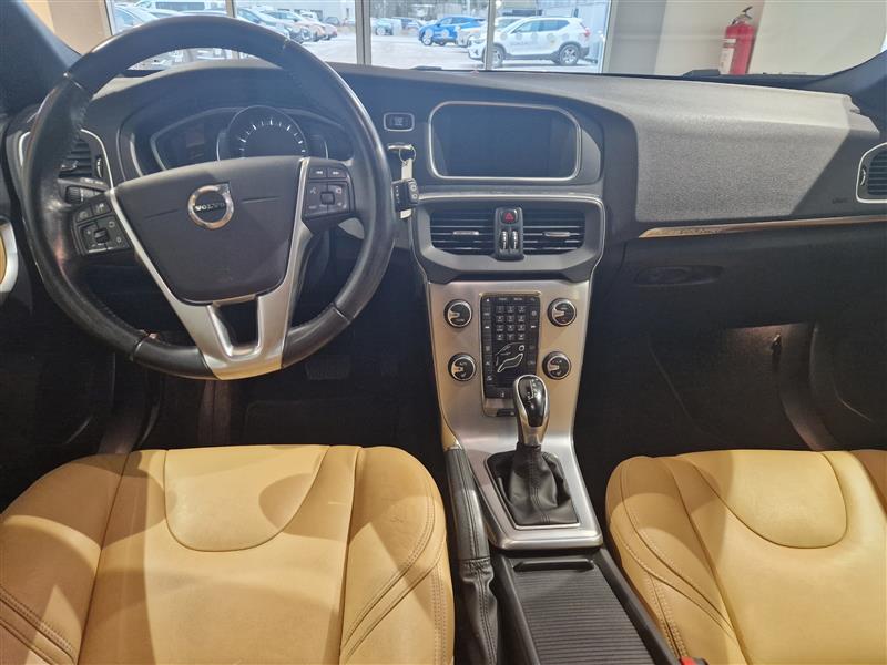 VOLVO V40 Cross Country 2017