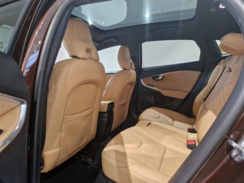 VOLVO V40 Cross Country 2017