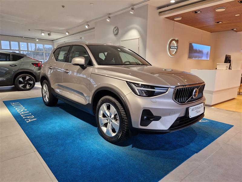 VOLVO XC40 2023
