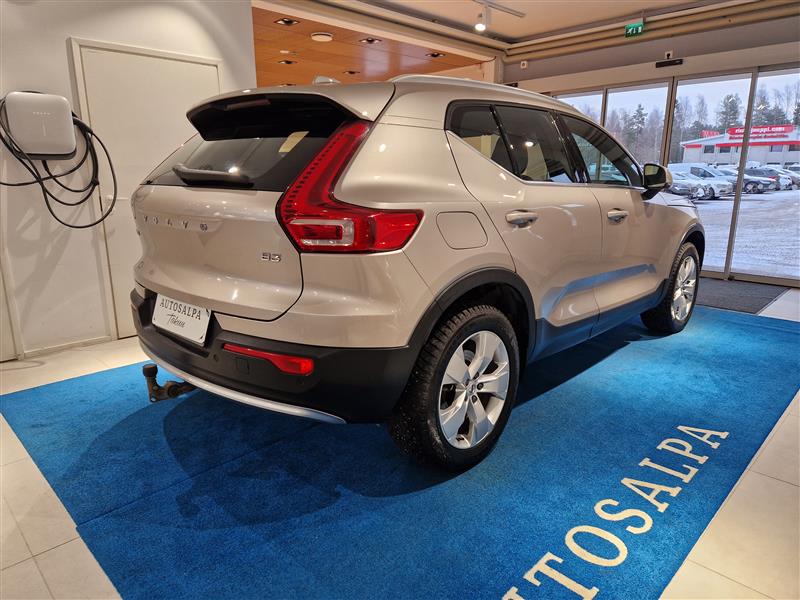 VOLVO XC40 2023