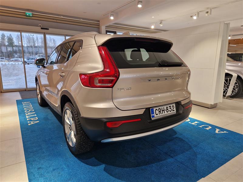 VOLVO XC40 2023