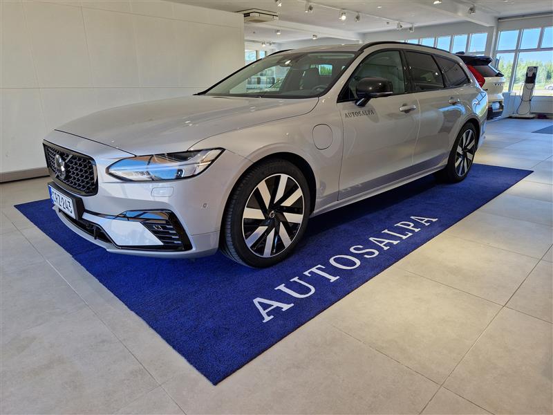 VOLVO V90 2025