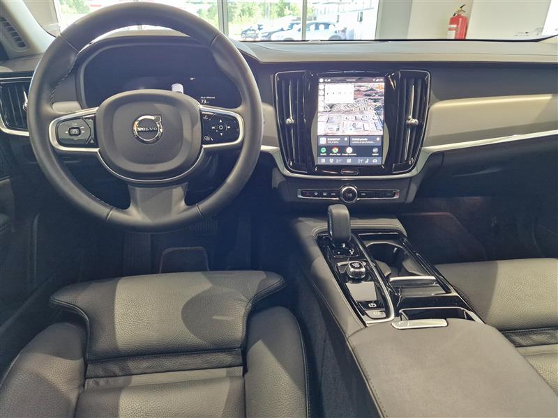 VOLVO V90 2025