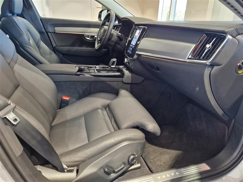 VOLVO V90 2025