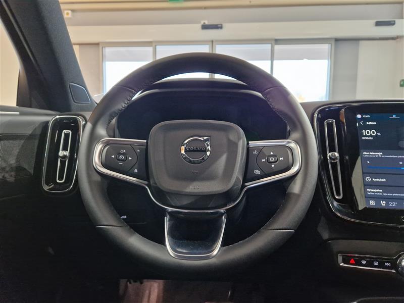 VOLVO EX40 2025