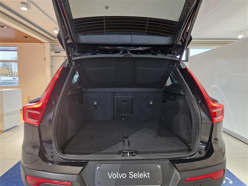 VOLVO EX40 2025