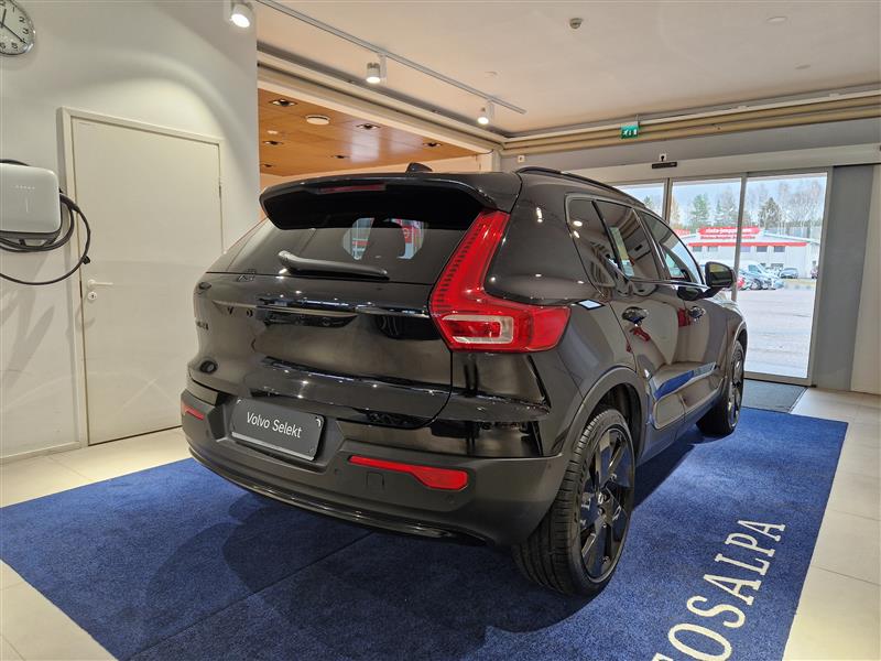 VOLVO EX40 2025
