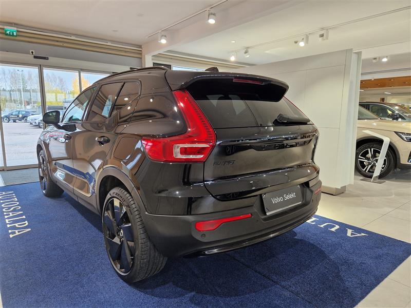 VOLVO EX40 2025