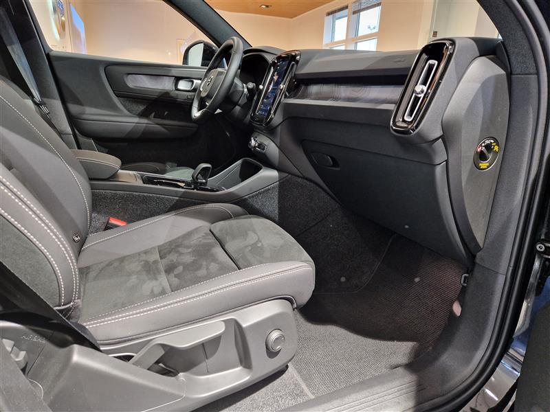 VOLVO EX40 2025
