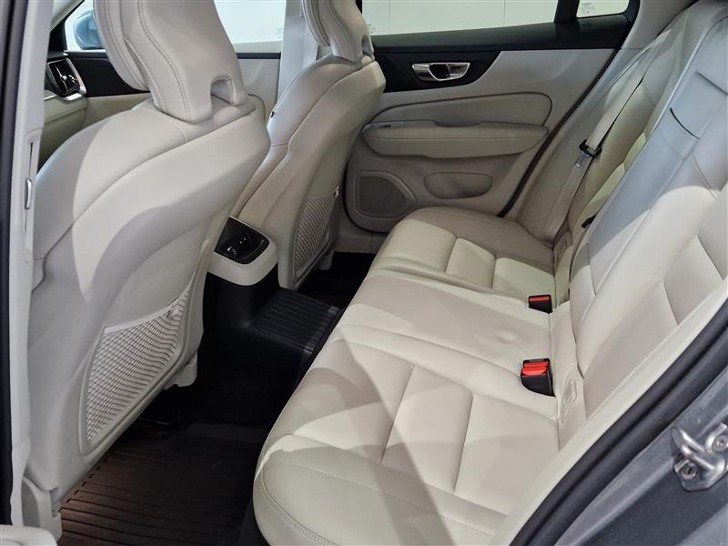 VOLVO V60 2020