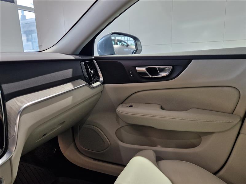 VOLVO V60 2020