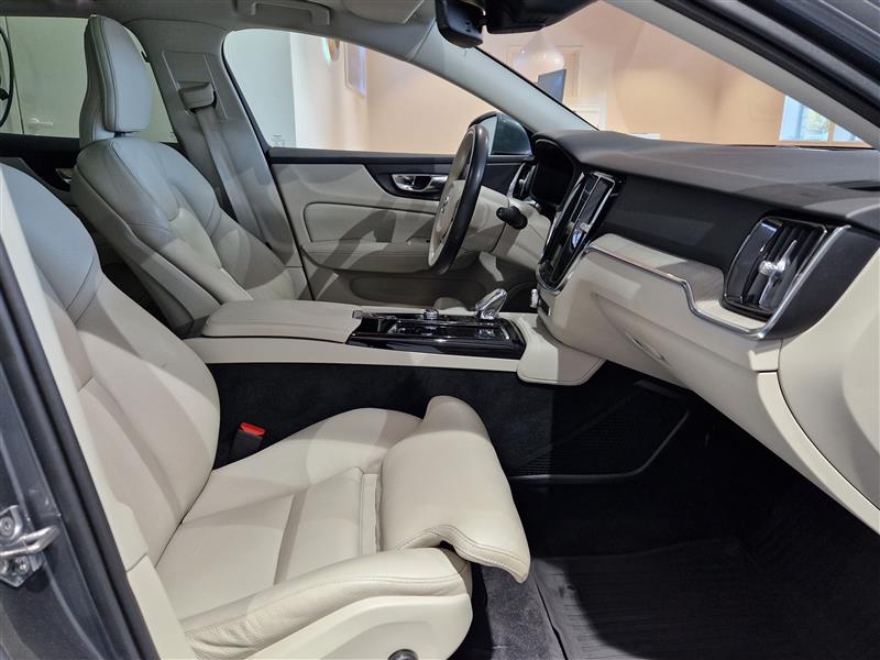 VOLVO V60 2020