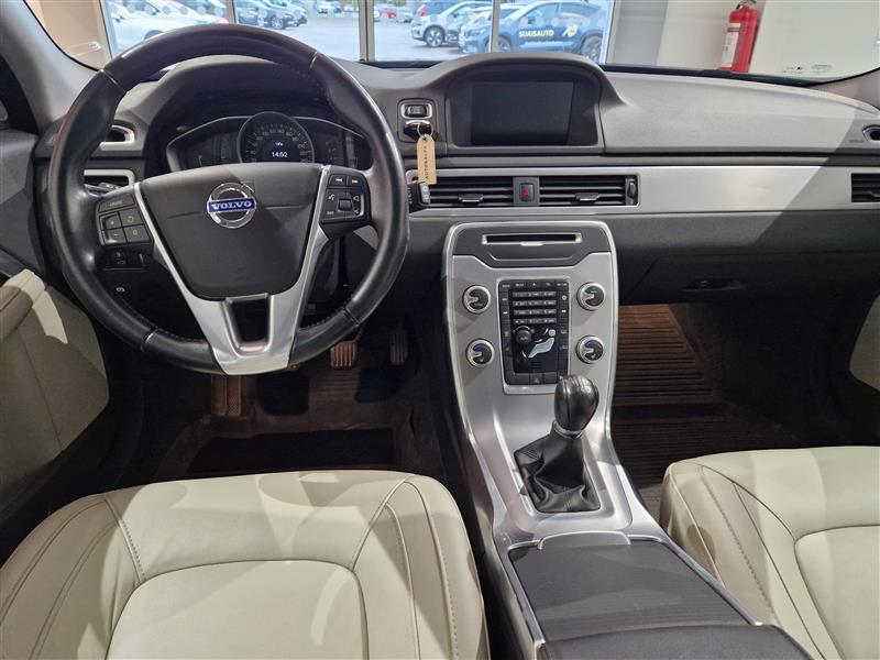 VOLVO V70 2015