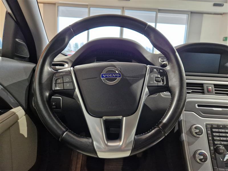 VOLVO V70 2015