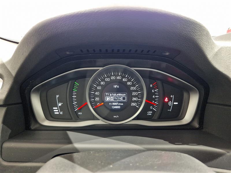 VOLVO V70 2015