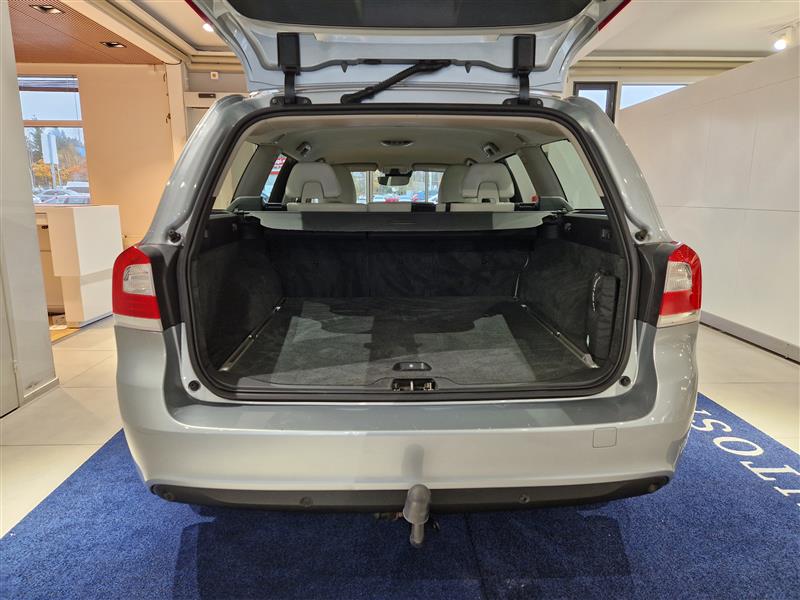 VOLVO V70 2015