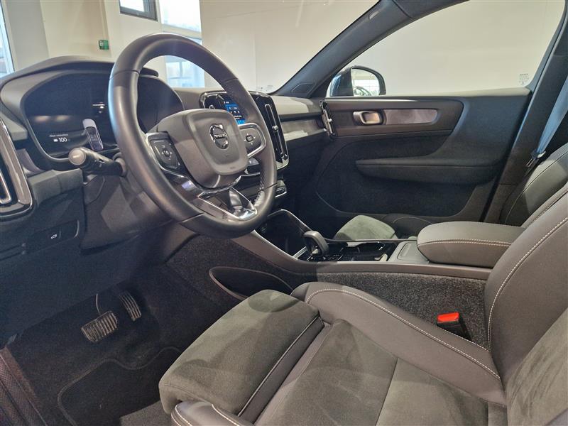 VOLVO C40 2023