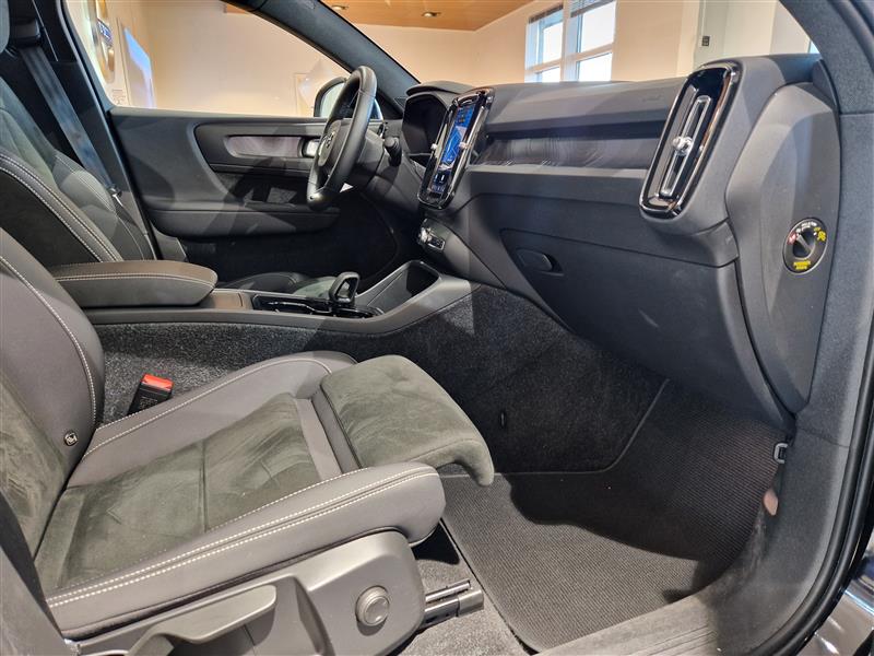 VOLVO C40 2023