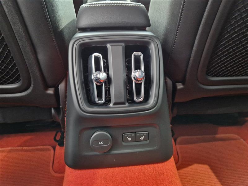 VOLVO XC40 2021