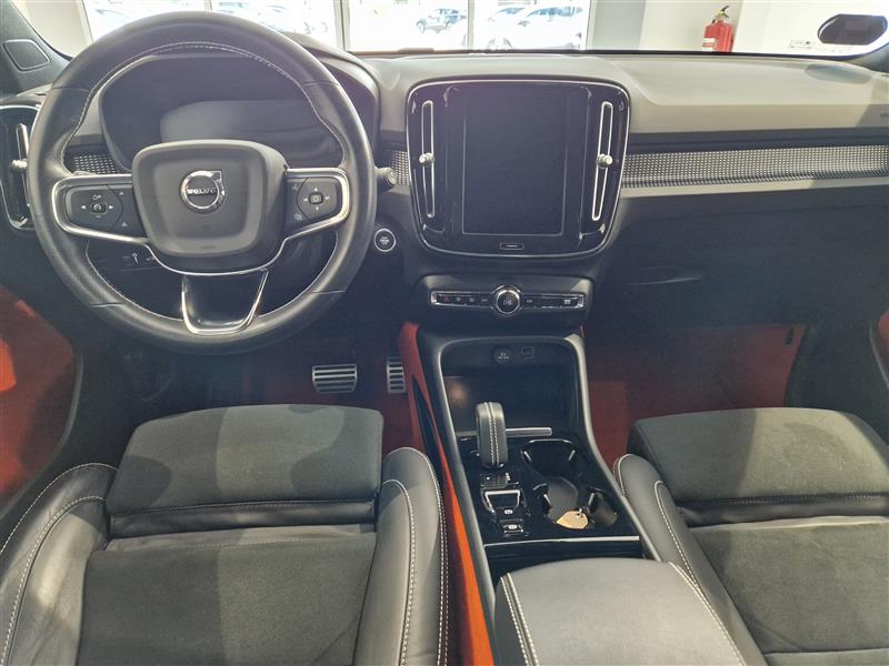 VOLVO XC40 2021