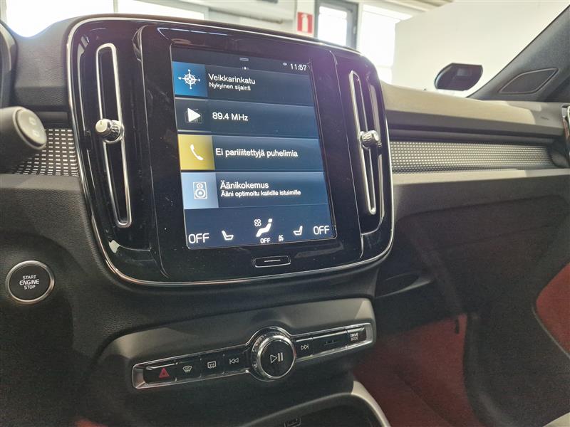VOLVO XC40 2021